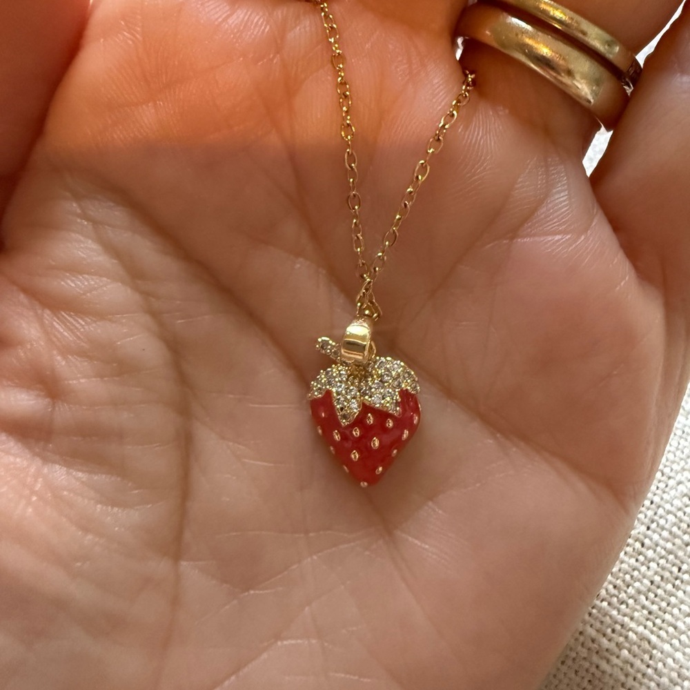Gorgeous Red Strawberry Pendant Necklace For Women - Picture 4 of 5